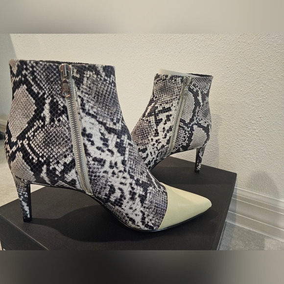 NIB Rag & Bone Beha Boot: Black & White Snake print Size: 10 - Picture 4 of 12